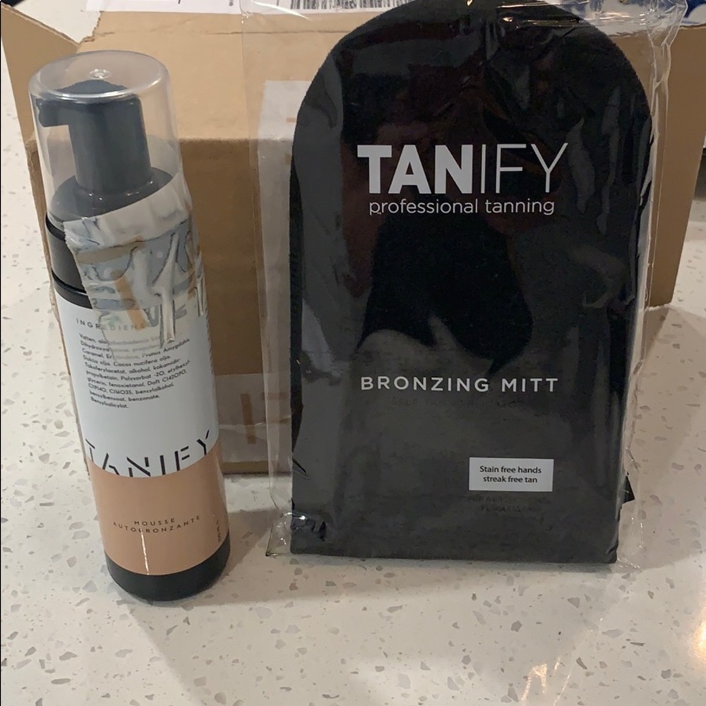 Tanify Sunless Tanner! New with mitt!